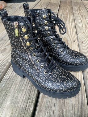 (NWOT) GUESS- “G” Combat Style Boots 🥾